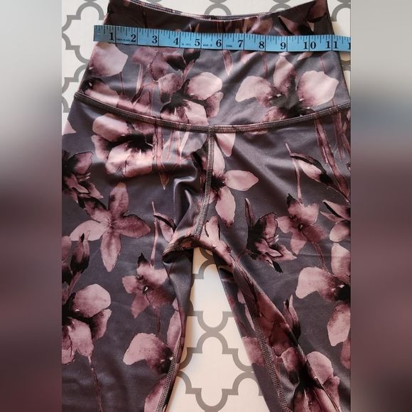 Beyond Yoga x Mary Lauren Purple Floral Leggins Size Small - Picture 4 of 10